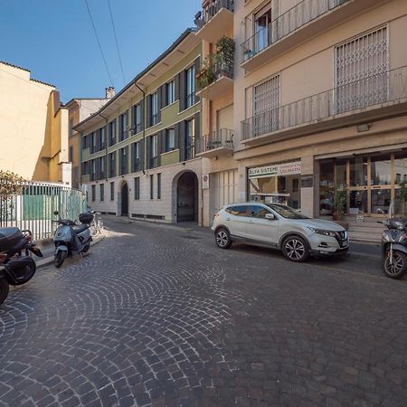 Italstay - Disciplini Apartment -10 Min Dal Duomo Milan Bagian luar foto