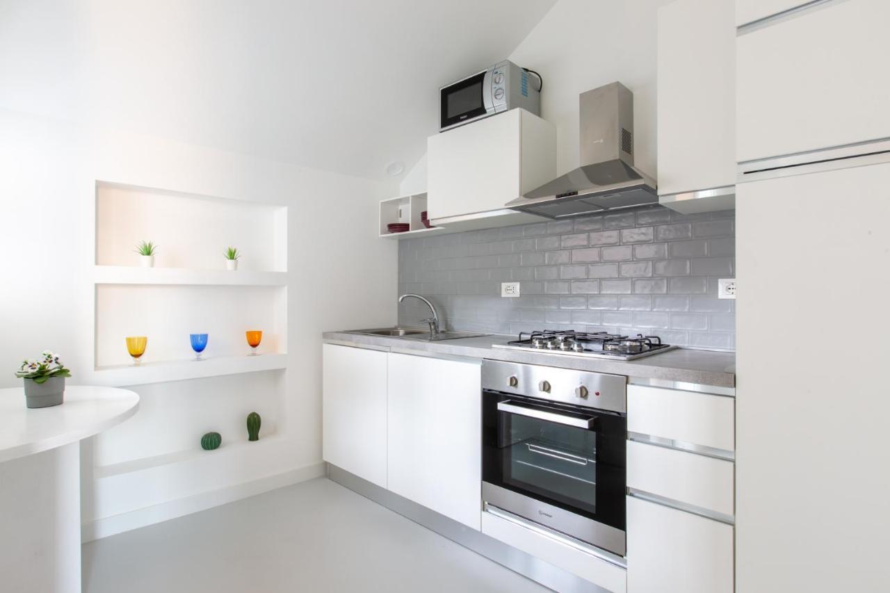 Italstay - Disciplini Apartment -10 Min Dal Duomo Milan Bagian luar foto