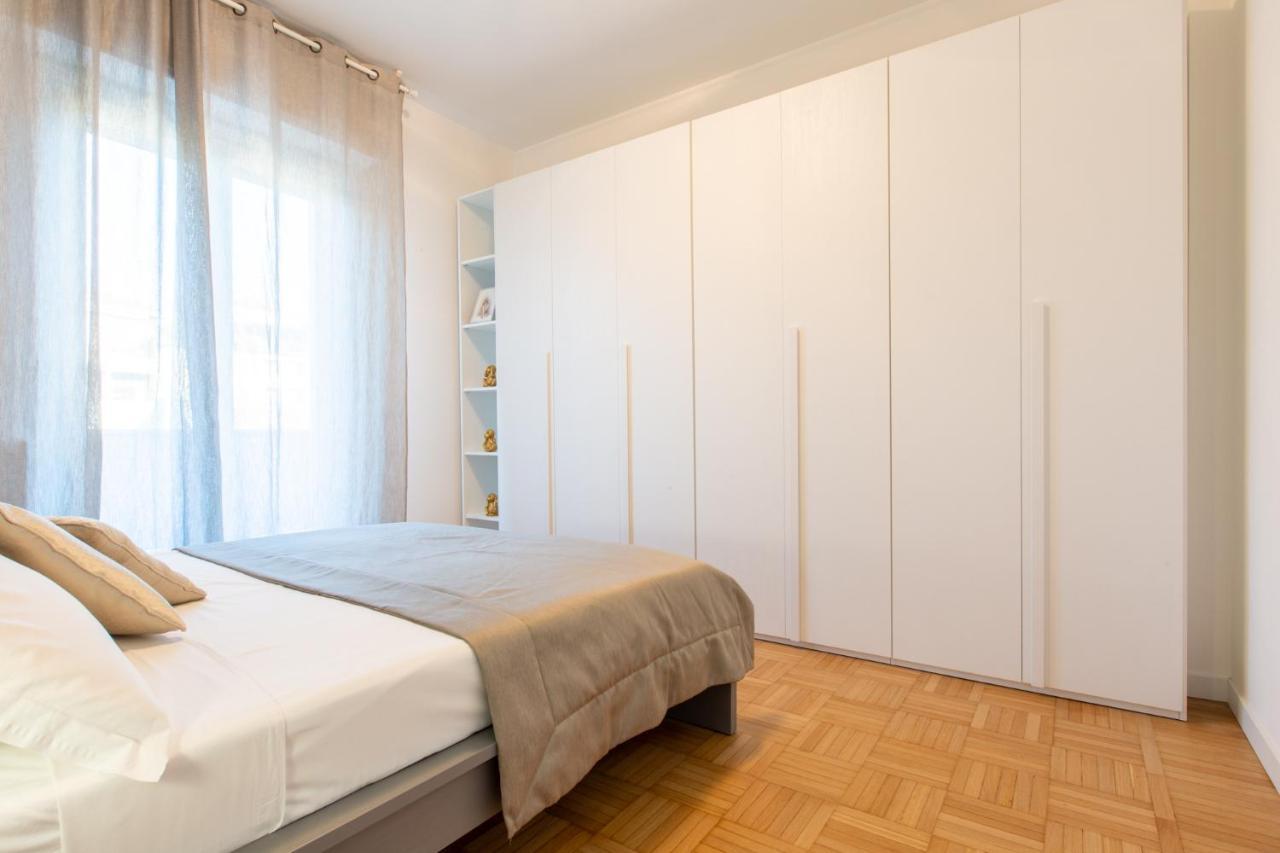 Italstay - Disciplini Apartment -10 Min Dal Duomo Milan Bagian luar foto