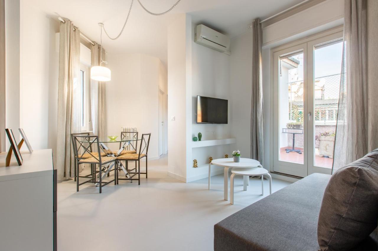Italstay - Disciplini Apartment -10 Min Dal Duomo Milan Bagian luar foto