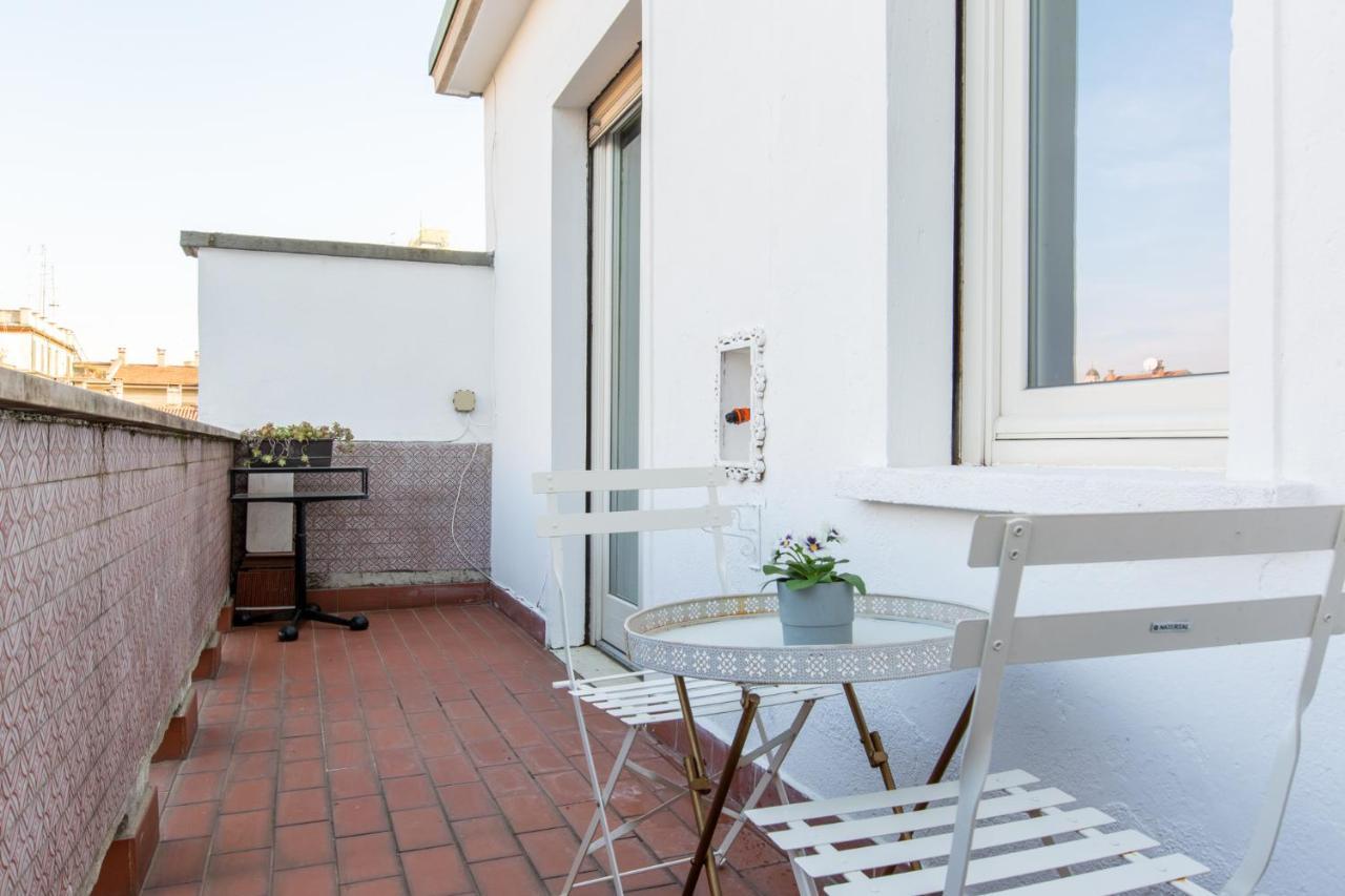 Italstay - Disciplini Apartment -10 Min Dal Duomo Milan Bagian luar foto