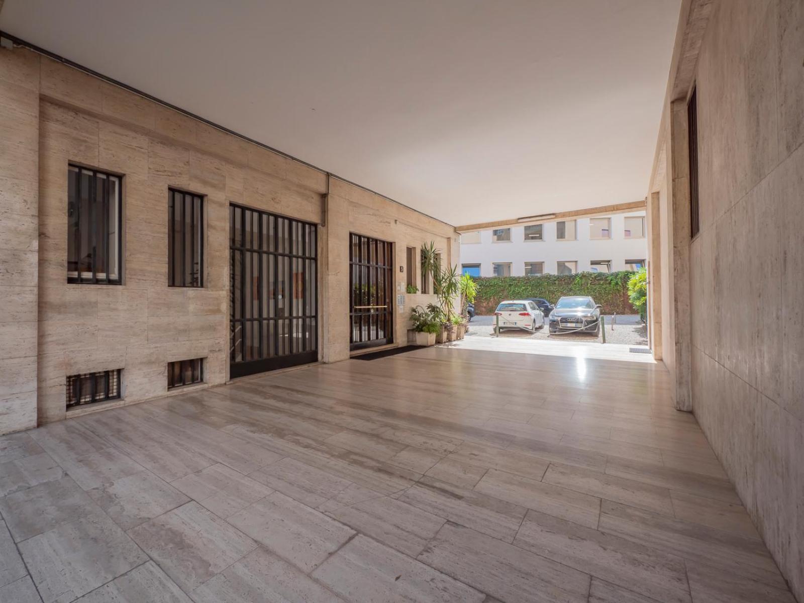 Italstay - Disciplini Apartment -10 Min Dal Duomo Milan Bagian luar foto